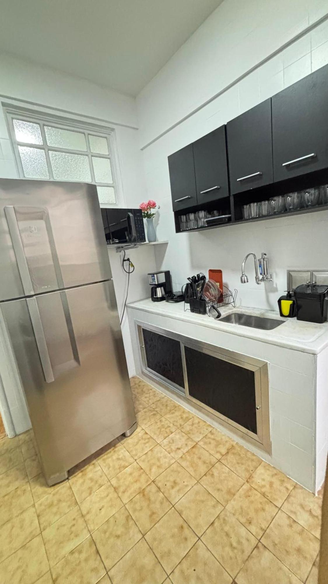 Apartamento Amplo Com 2 Quartos A 2 Minutos Da Praia Df242-901