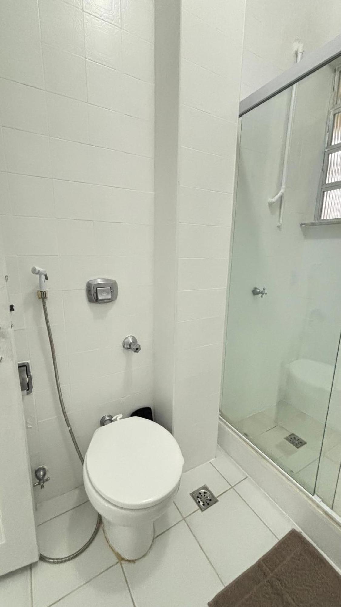 Apartamento Amplo Com 2 Quartos A 2 Minutos Da Praia Df242-901